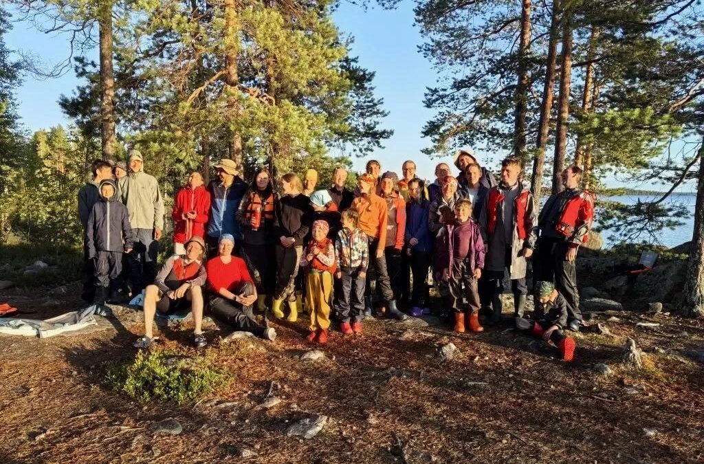 Молодежный турклуб при воскресной школе «Нам все равно куда идти, если с нами Бог» сходил в водный  поход на байдарках по северной Карелии