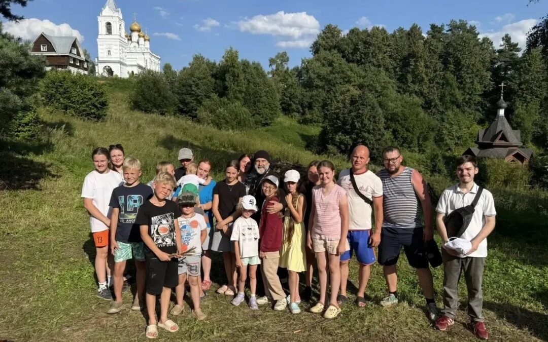 Семейный туристический слёт воскресной школы на берегу Жестылёвского водохранилища